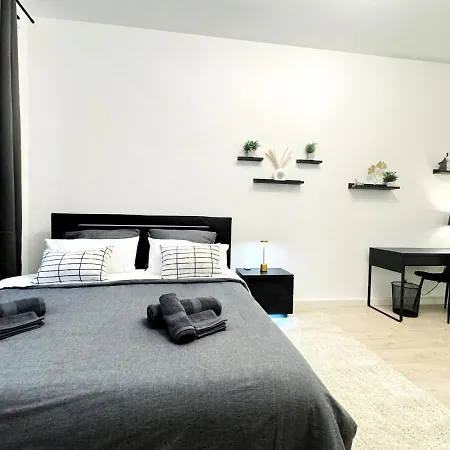 I Spacious 130qm Near Berlins Sights דירה