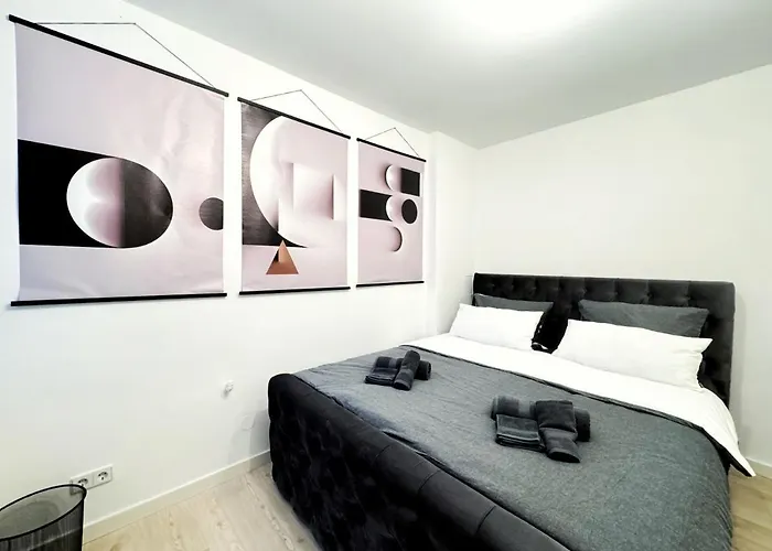 Apartment I Spacious 130qm Near Berlins Sights *