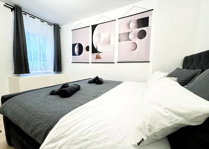 I Spacious 130qm Near Berlins Sights Berlin