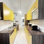 I Spacious 130qm Near Berlins Sights 아파트