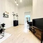 I Spacious 130qm Near Berlins Sights 베를린