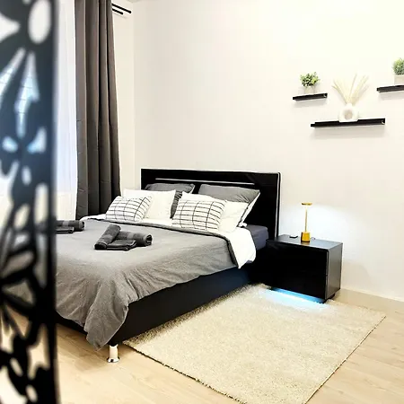 I Spacious 130qm Near Berlins Sights 베를린