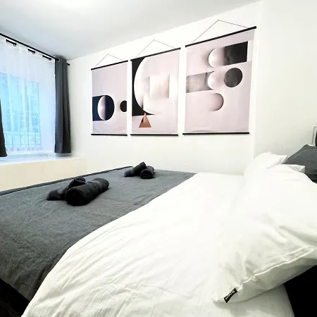 I Spacious 130qm Near Berlins Sights Берлин