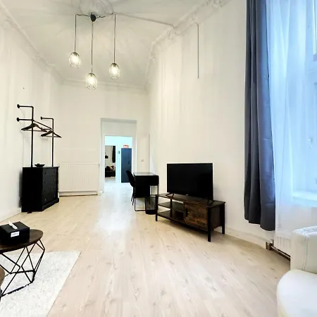 I Spacious 130qm Near Berlins Sights Апартаменты Берлин